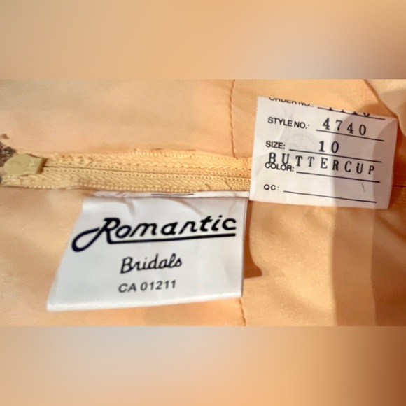 Buttercup bridesmaids dress, size 10, fits more like an 8. Like new condition. - Picture 4 of 7